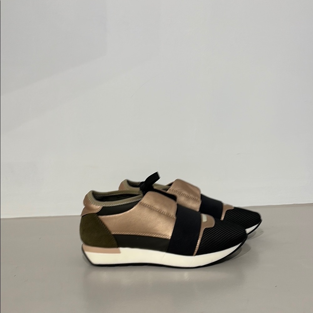 Stylish Women's Sneakers in Black and Tan